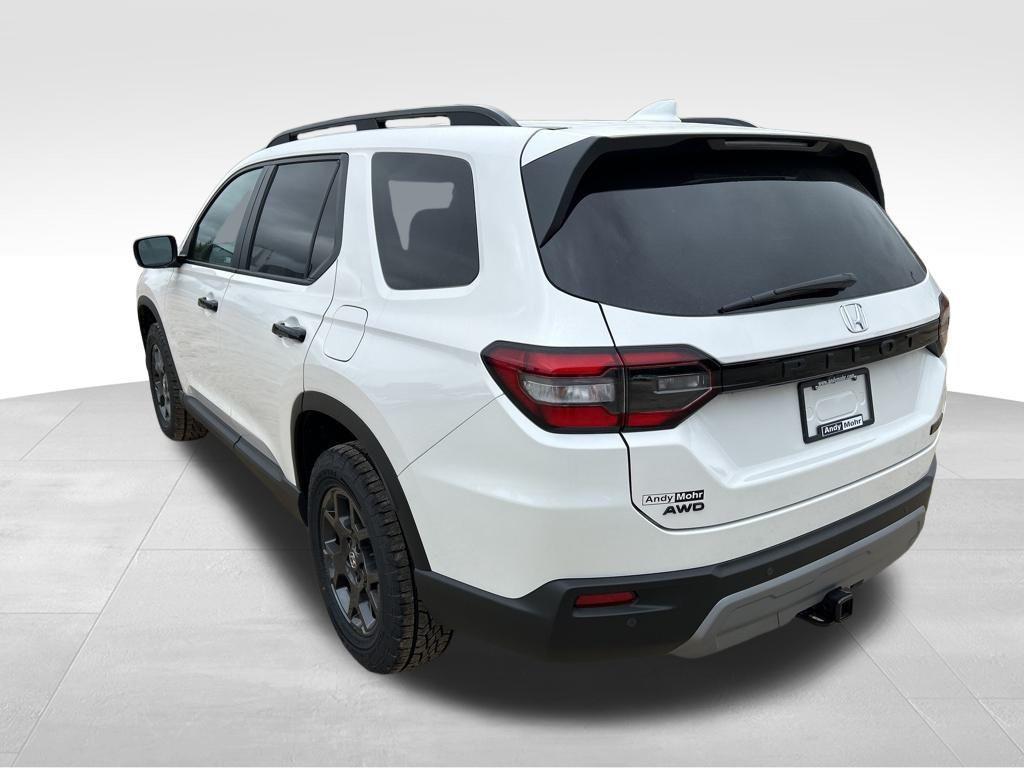 new 2025 Honda Pilot car, priced at $48,359