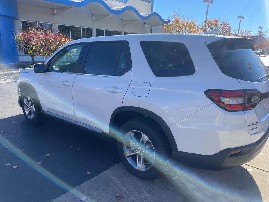 new 2025 Honda Pilot car, priced at $46,930