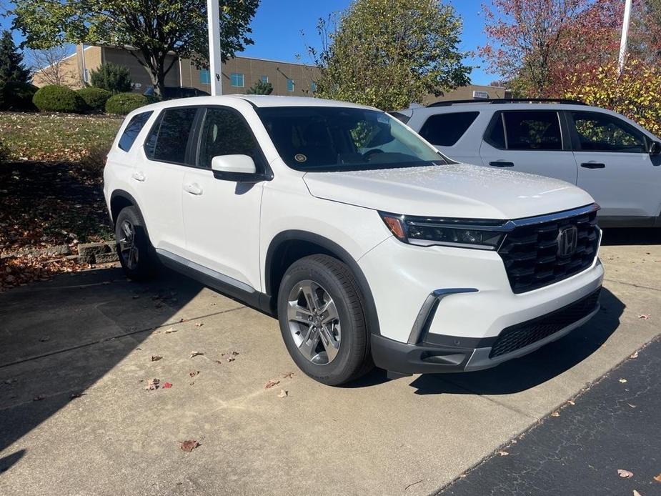 new 2025 Honda Pilot car, priced at $46,930