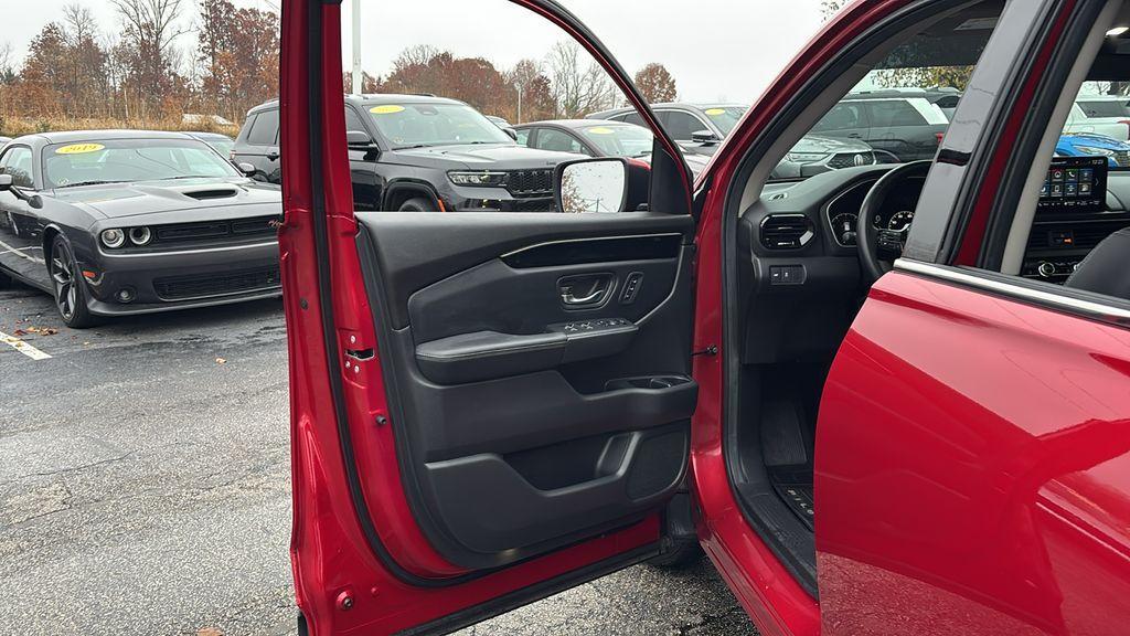 used 2023 Honda Pilot car, priced at $39,406