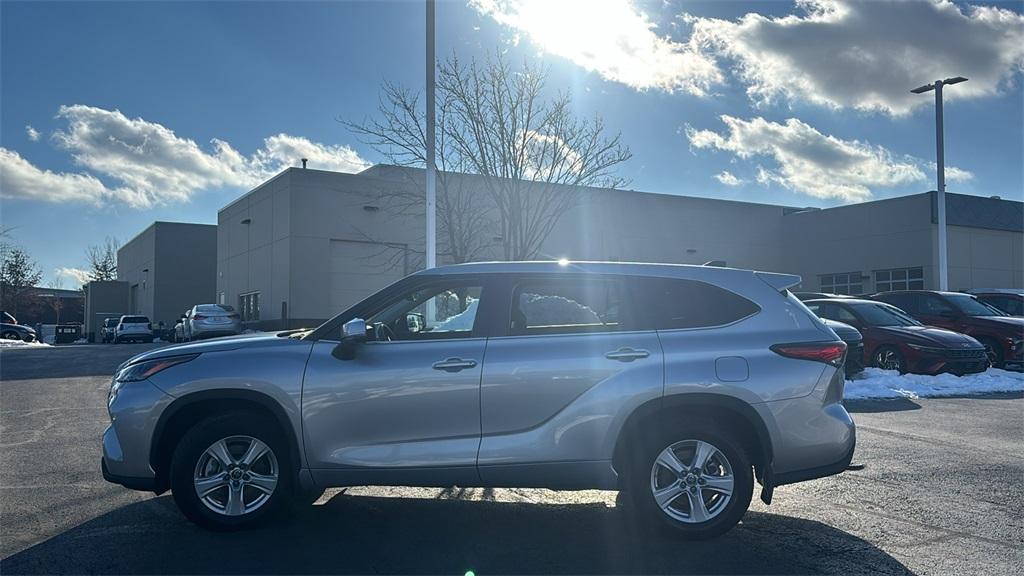 used 2022 Toyota Highlander car, priced at $26,884