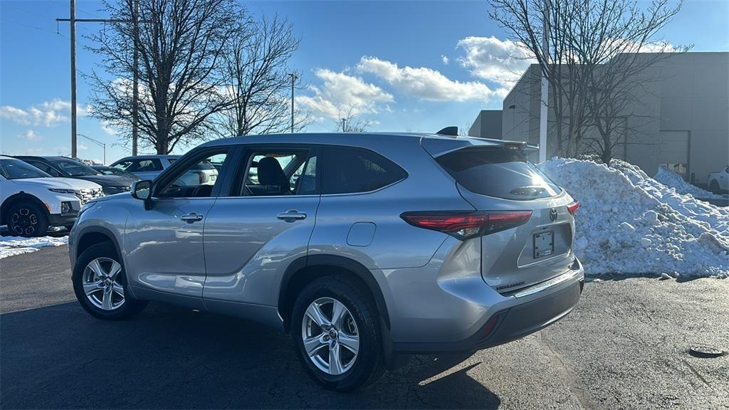 used 2022 Toyota Highlander car, priced at $26,884