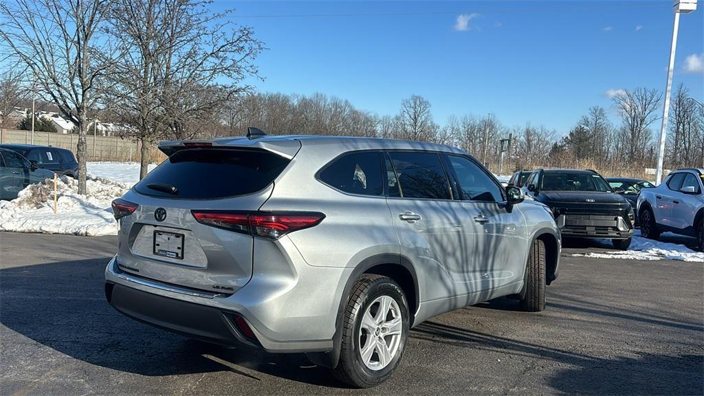 used 2022 Toyota Highlander car, priced at $26,884