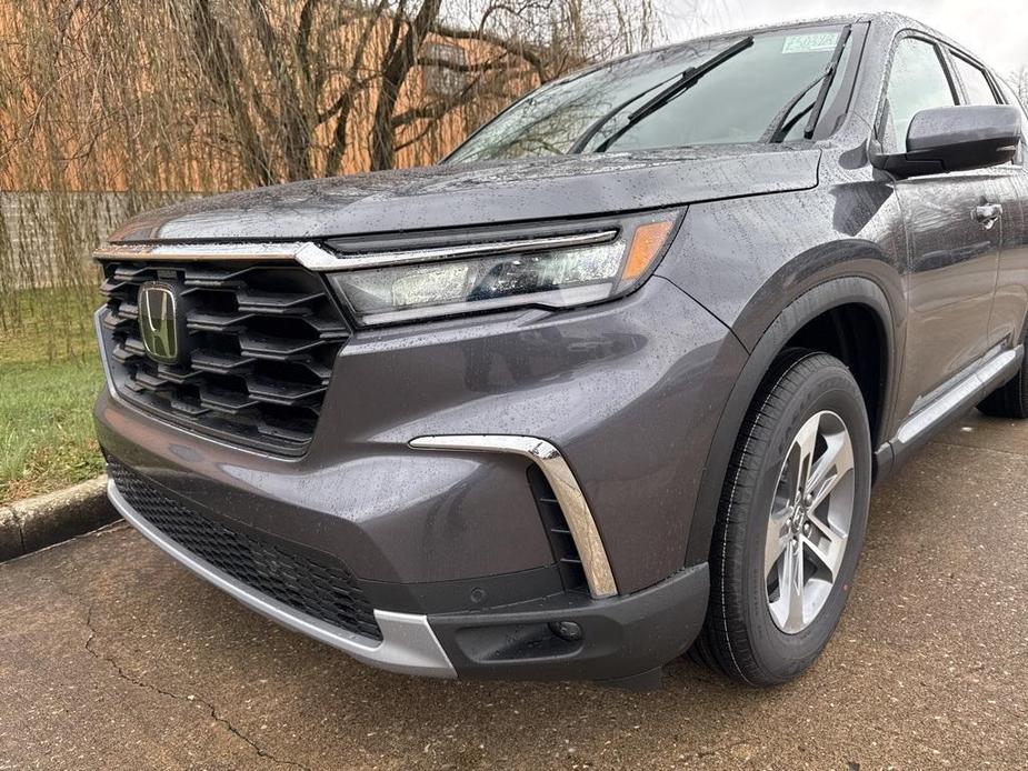 new 2025 Honda Pilot car, priced at $46,475