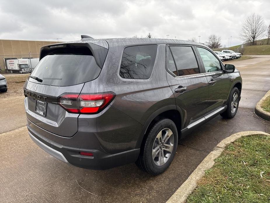 new 2025 Honda Pilot car, priced at $46,475