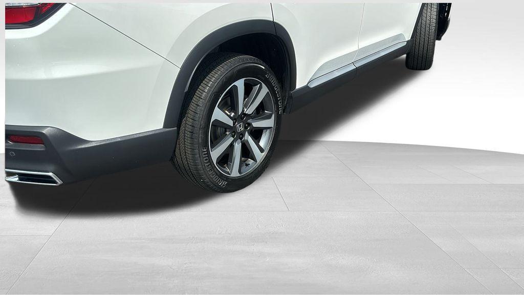 used 2024 Honda Pilot car, priced at $43,885