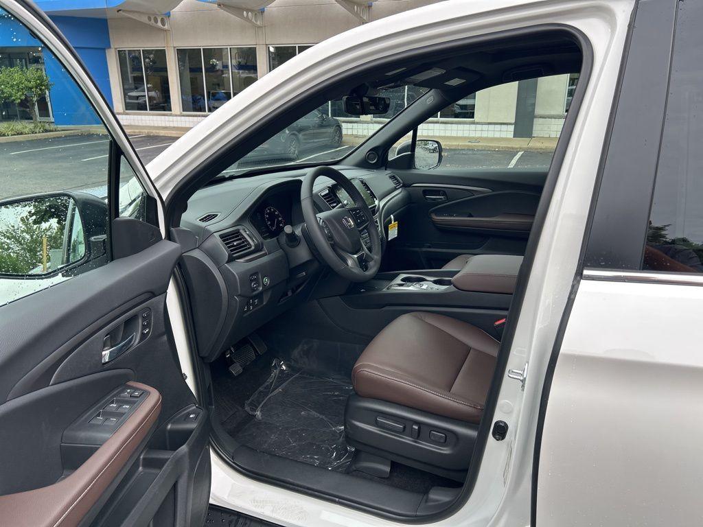 new 2025 Honda Ridgeline car, priced at $42,337