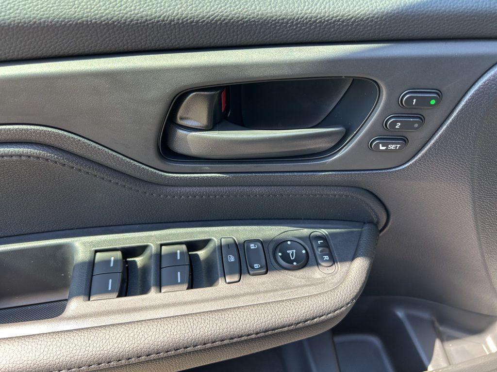 new 2026 Honda Odyssey car, priced at $43,183