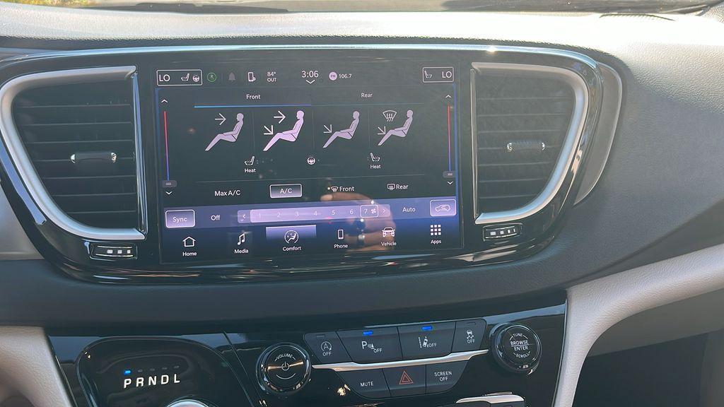 used 2024 Chrysler Pacifica car, priced at $28,249