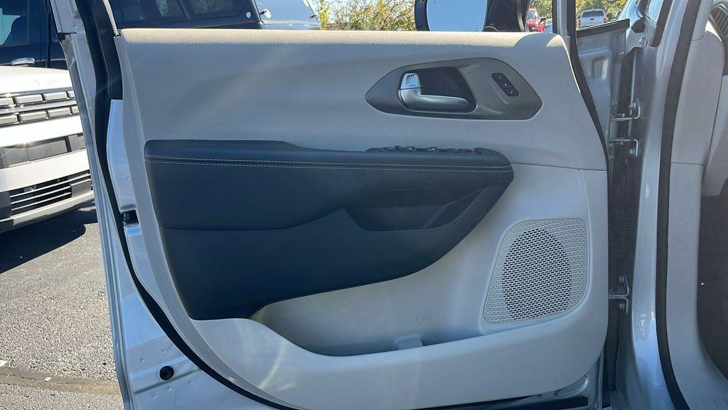 used 2024 Chrysler Pacifica car, priced at $28,249