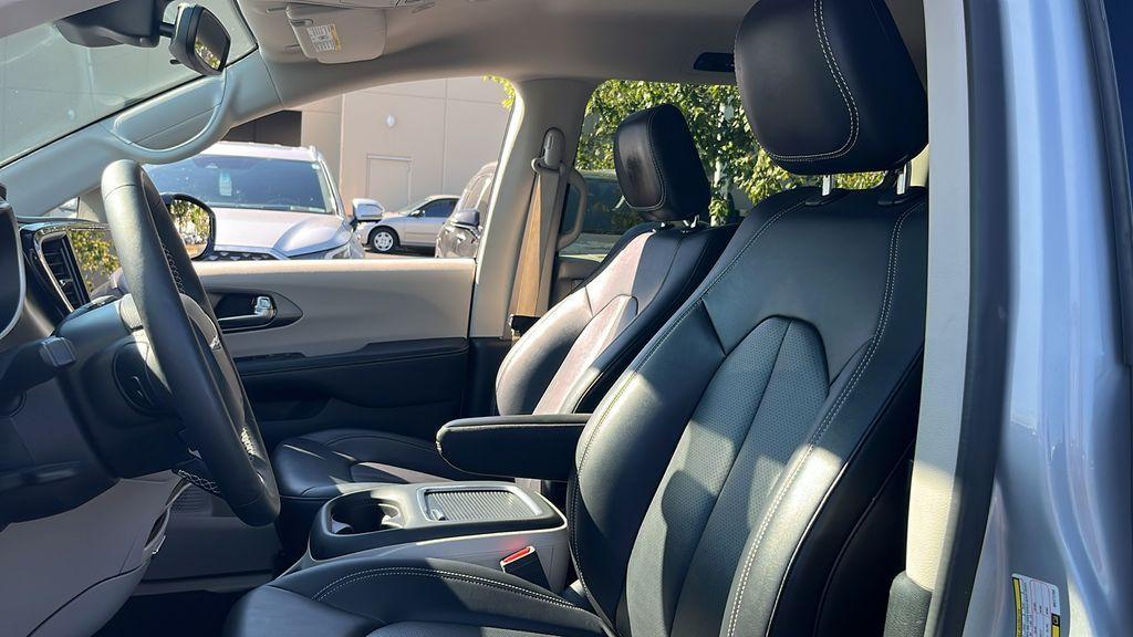 used 2024 Chrysler Pacifica car, priced at $28,249