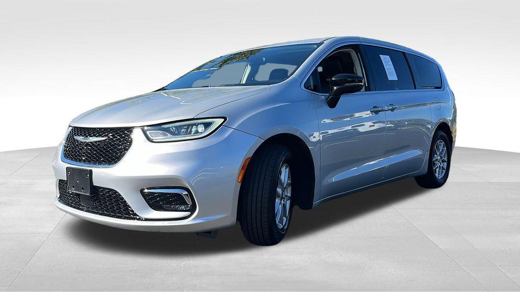 used 2024 Chrysler Pacifica car, priced at $28,249