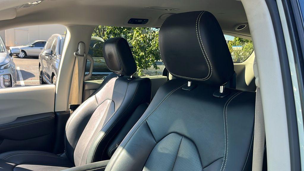 used 2024 Chrysler Pacifica car, priced at $28,249
