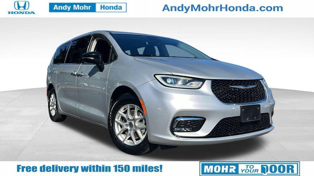 used 2024 Chrysler Pacifica car, priced at $28,249