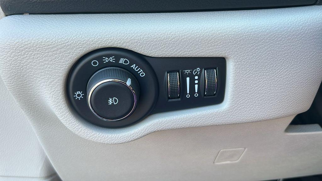 used 2024 Chrysler Pacifica car, priced at $28,249