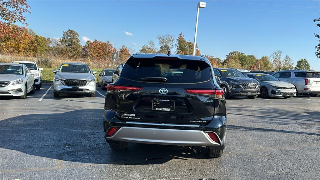 used 2022 Toyota Highlander Hybrid car, priced at $47,082