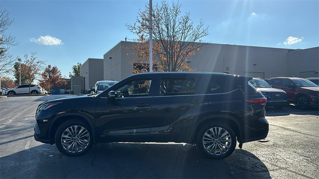 used 2022 Toyota Highlander Hybrid car, priced at $47,082