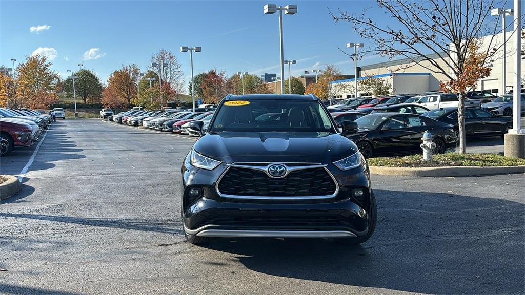 used 2022 Toyota Highlander Hybrid car, priced at $47,082