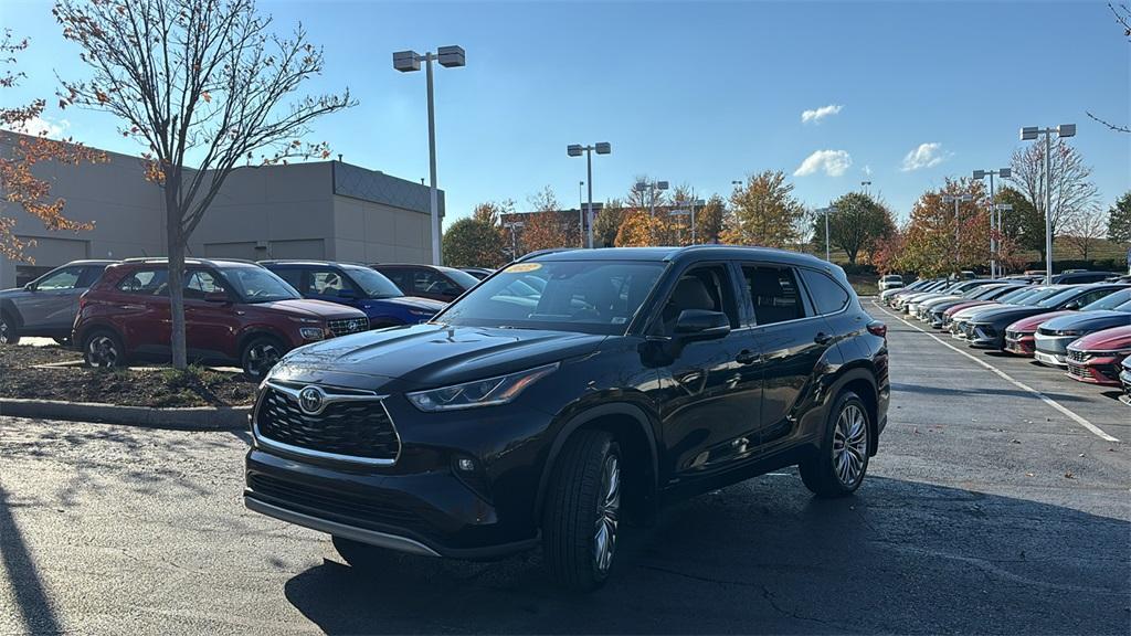 used 2022 Toyota Highlander Hybrid car, priced at $47,082