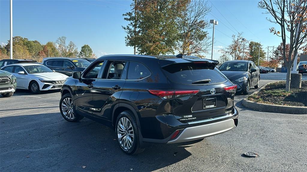 used 2022 Toyota Highlander Hybrid car, priced at $47,082