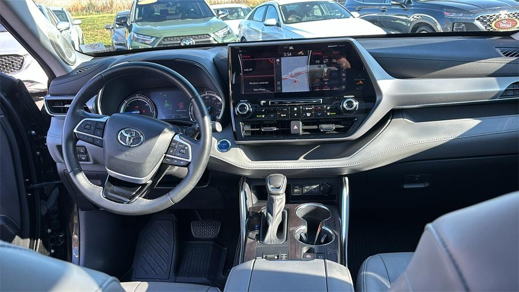 used 2022 Toyota Highlander Hybrid car, priced at $47,082