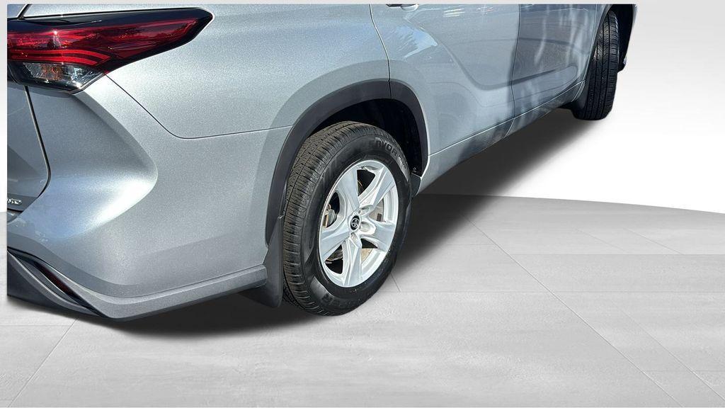 used 2020 Toyota Highlander car, priced at $22,812