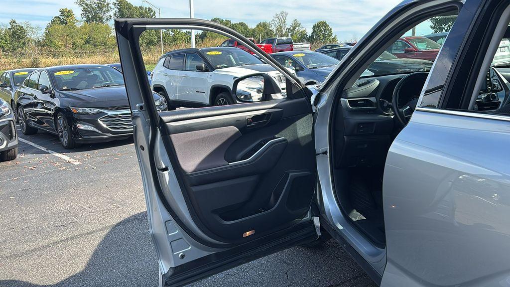 used 2020 Toyota Highlander car, priced at $22,812