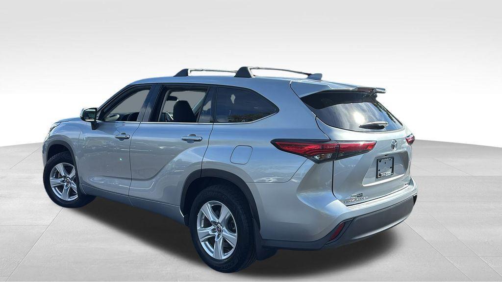 used 2020 Toyota Highlander car, priced at $22,812