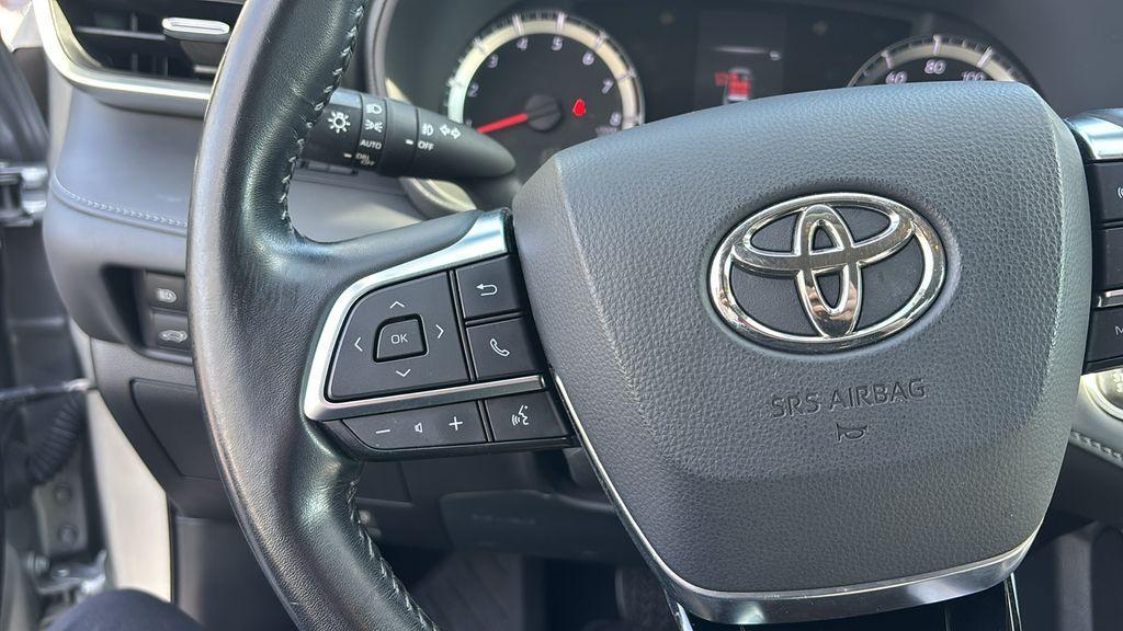 used 2020 Toyota Highlander car, priced at $22,812