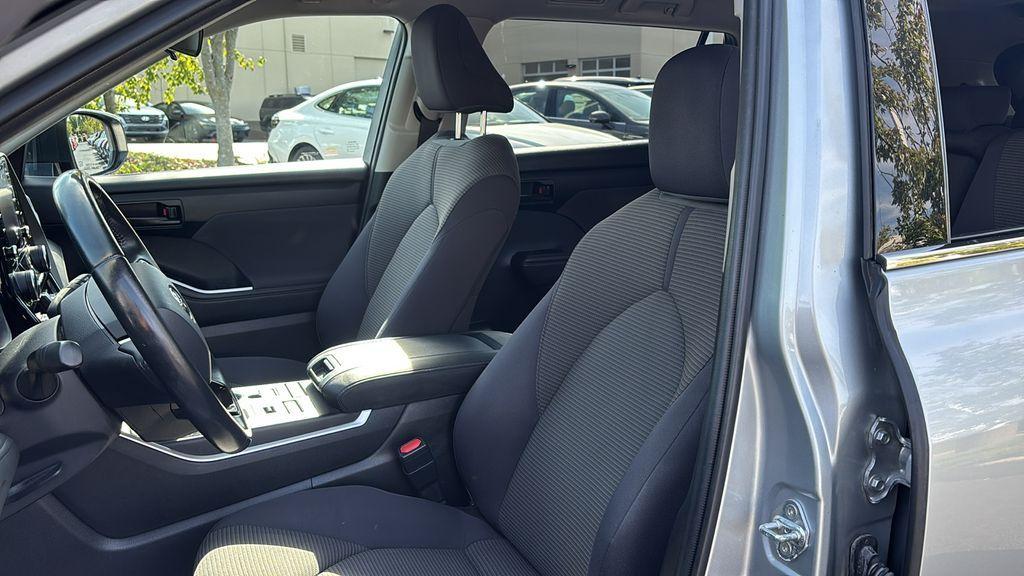 used 2020 Toyota Highlander car, priced at $22,812