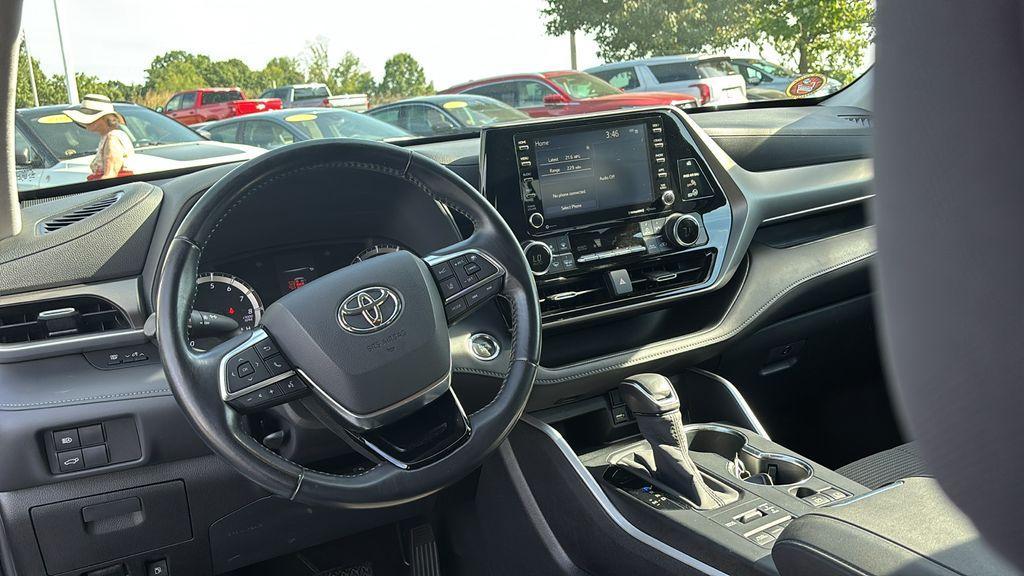used 2020 Toyota Highlander car, priced at $22,812