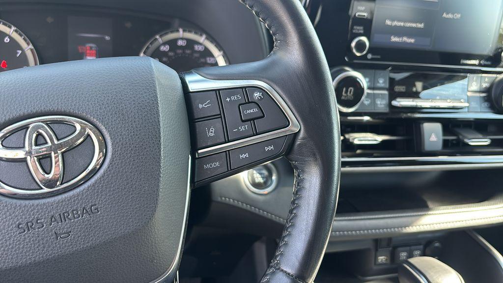 used 2020 Toyota Highlander car, priced at $22,812