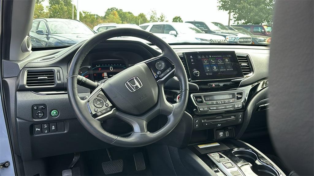 used 2022 Honda Pilot car, priced at $32,634