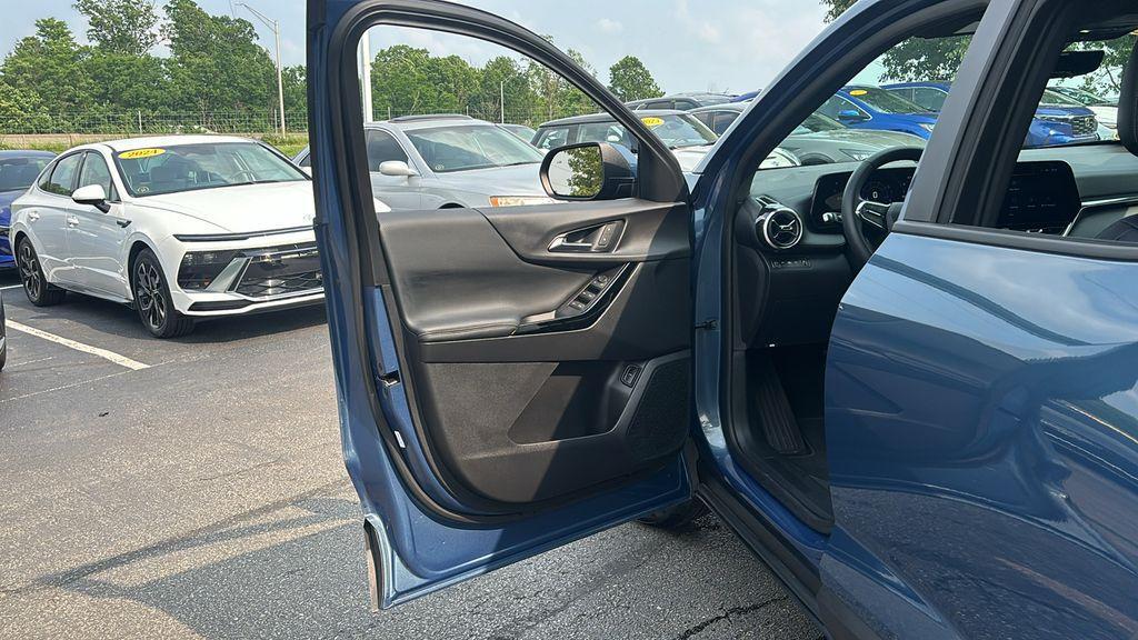 used 2025 Chevrolet Equinox car, priced at $29,455