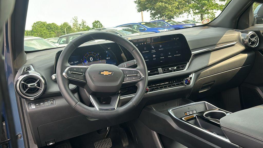 used 2025 Chevrolet Equinox car, priced at $29,455