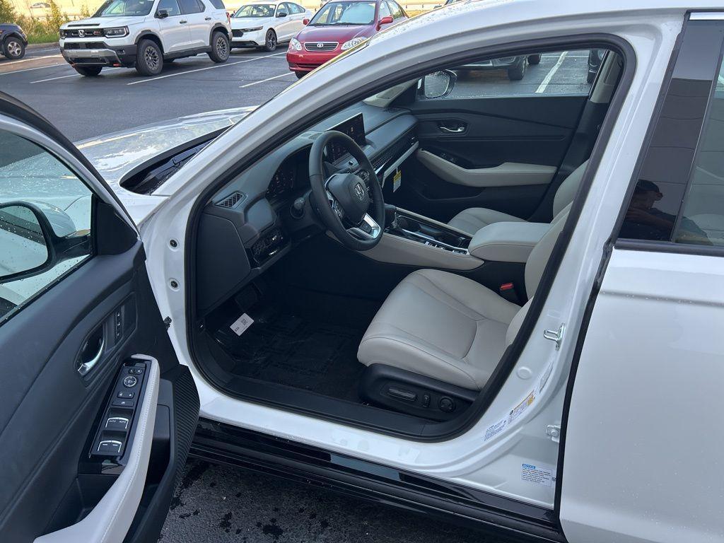 new 2025 Honda Accord Hybrid car, priced at $38,502