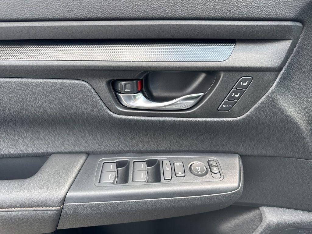 new 2025 Honda CR-V Hybrid car, priced at $39,109