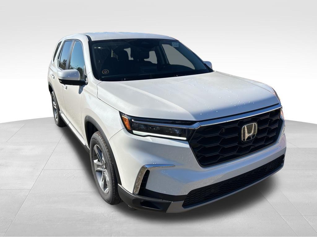 new 2025 Honda Pilot car, priced at $44,795