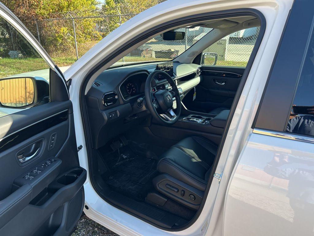 new 2025 Honda Pilot car, priced at $44,795