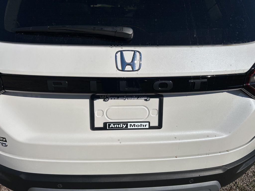 new 2025 Honda Pilot car, priced at $44,795