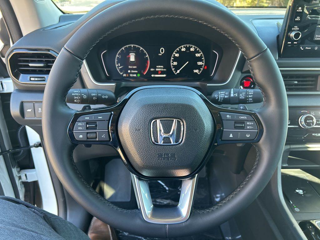 new 2025 Honda Pilot car, priced at $44,795