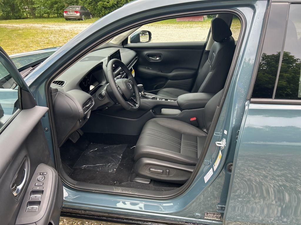 new 2025 Honda HR-V car, priced at $33,050