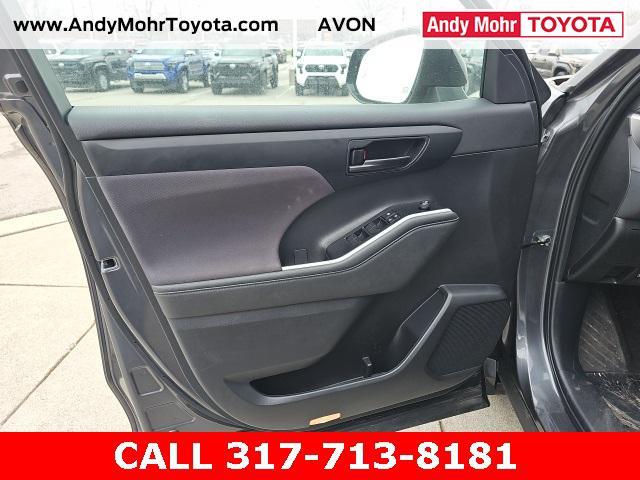 used 2023 Toyota Highlander car, priced at $34,019