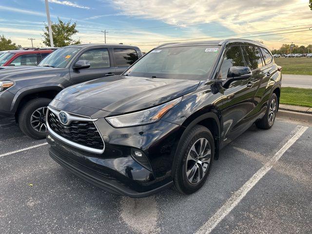 used 2022 Toyota Highlander Hybrid car, priced at $38,789