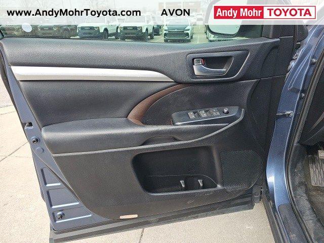 used 2019 Toyota Highlander car, priced at $23,352