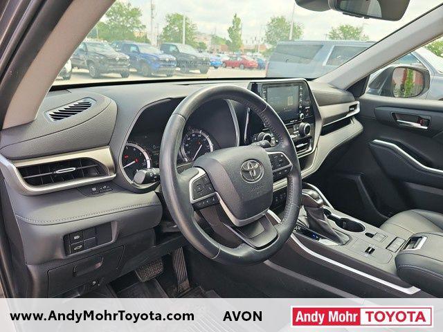 used 2022 Toyota Highlander car, priced at $35,717