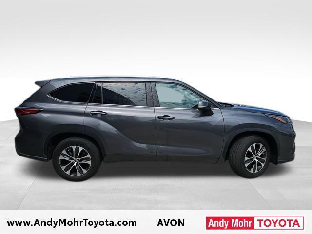 used 2022 Toyota Highlander car, priced at $35,717