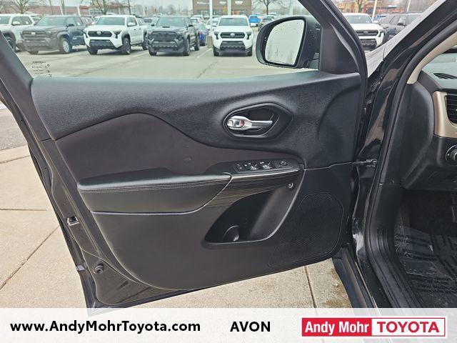 used 2015 Jeep Cherokee car, priced at $12,581