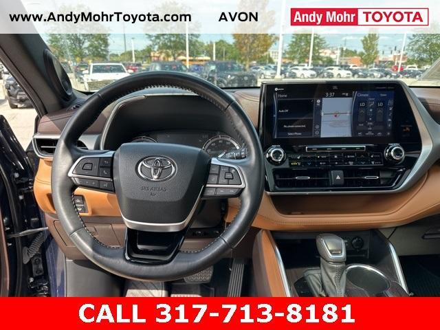 used 2022 Toyota Highlander Hybrid car, priced at $45,911