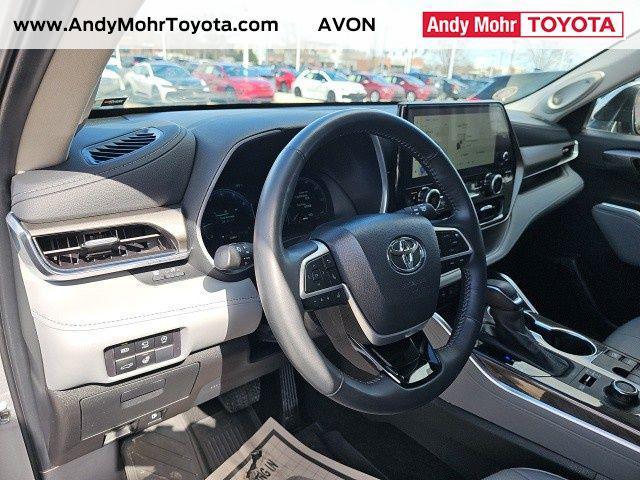 used 2024 Toyota Highlander car, priced at $41,930